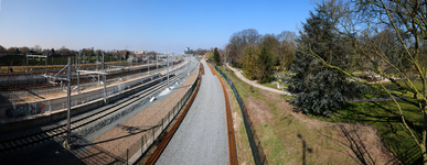 827961 Panorama vanaf de Waterlinieweg te Utrecht, met in het midden het tracé van de toekomstige Uithoflijn, links de ...